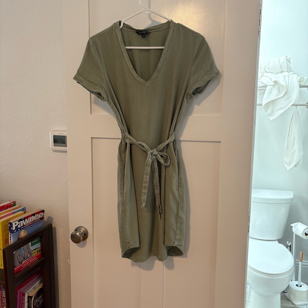 Velvet Heart Sage V-Neck Tie-Waist Dress